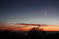 Conjonction Vénus / Lune cendrée, sur fond de Puy de Dôme